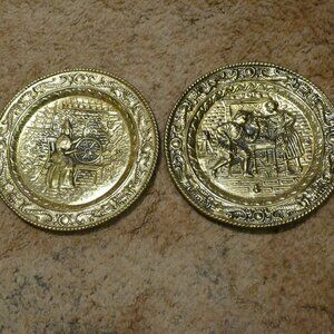 Vintage Set of 2 Round Decorative Brass Wall Plates/Plaques
